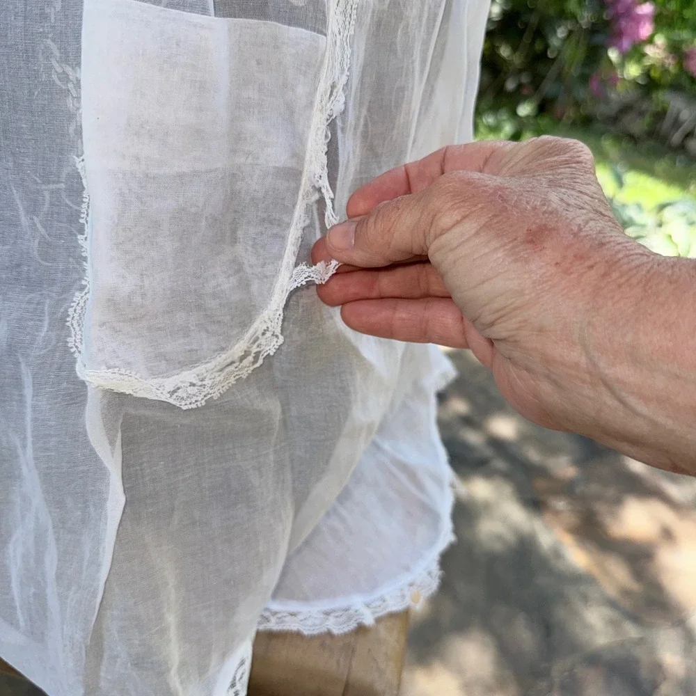 Vintage Sheer White Hostess Apron Lace Trimmed Pocket Scalloped Hem Cottagecore‎